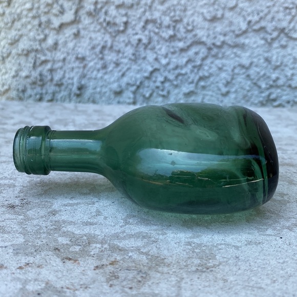 Vintage Green Glass Miniature Bottle Made in Portugal 🇵🇹 - Picture 8 of 9